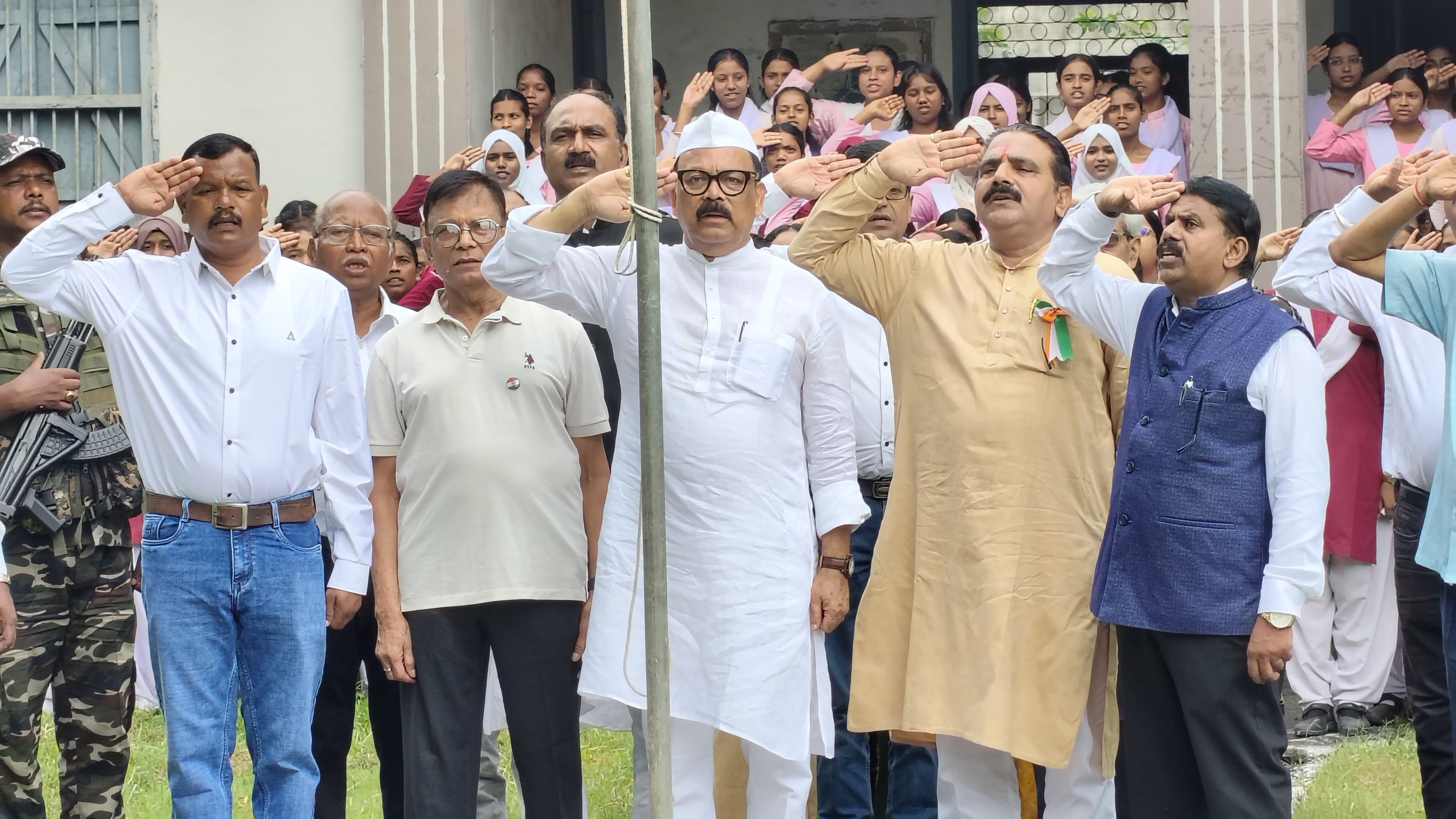 लुथरन स्कूल और विमेंस कॉलेज में शान से लहराया तिरंगा, सांसद सुखदेव भगत ने किया झंडोत्तोलन लुथरन स्कूल और विमेंस कॉलेज में शान से लहराया तिरंगा, सांसद सुखदेव भगत ने किया झंडोत्तोलन