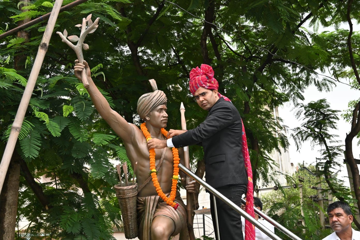 बलदेव साहू स्टेडियम में गूंजा जन-गण-मन, मंत्री शिल्पी नेहा तिर्की ने फहराया तिरंगा बलदेव साहू स्टेडियम में गूंजा जन-गण-मन, मंत्री शिल्पी नेहा तिर्की ने फहराया तिरंगा