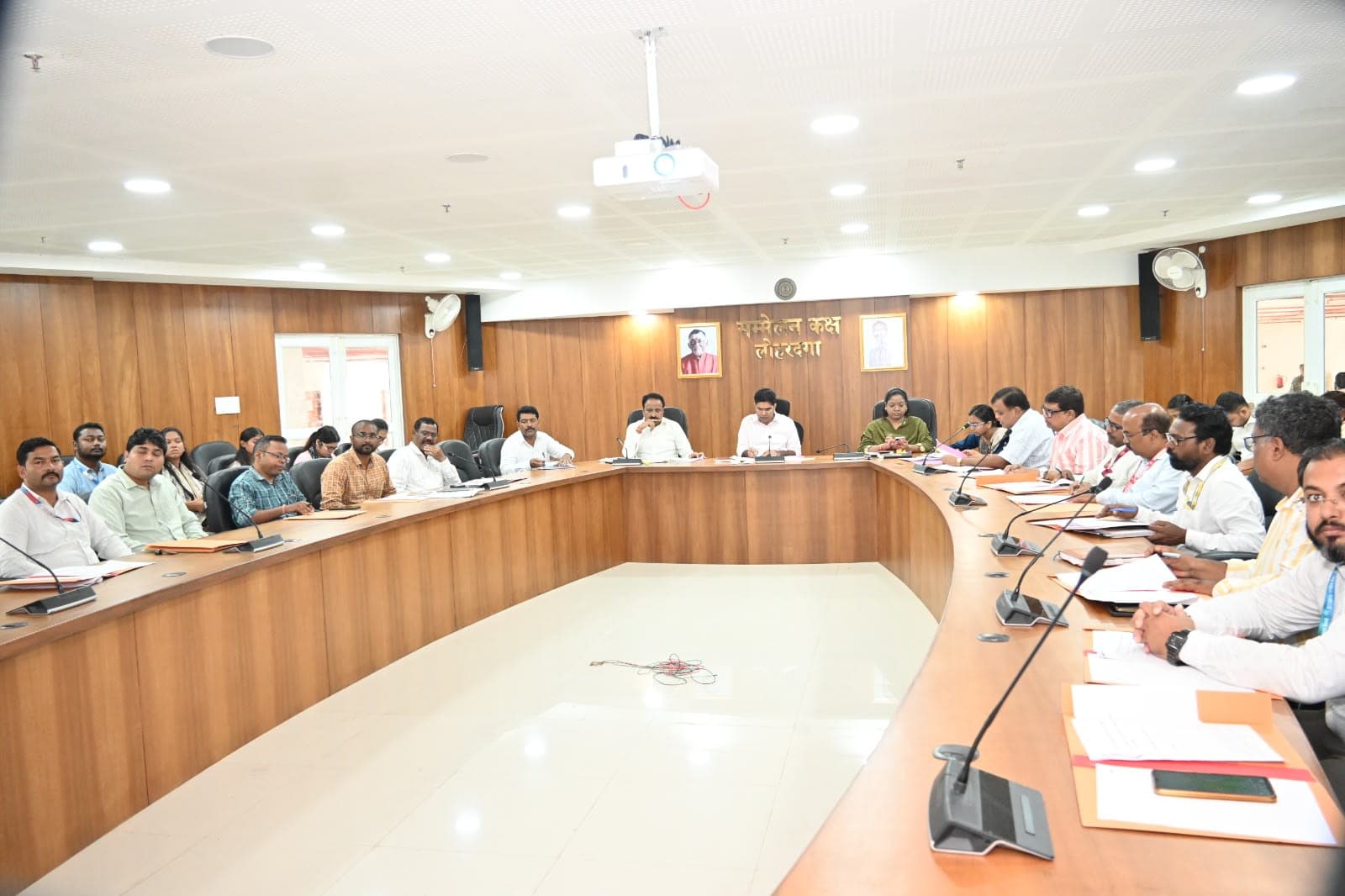 सीएसआर की राशि से विकास कार्यों में तेजी लाने का निर्देश सीएसआर की राशि से विकास कार्यों में तेजी लाने का निर्देश