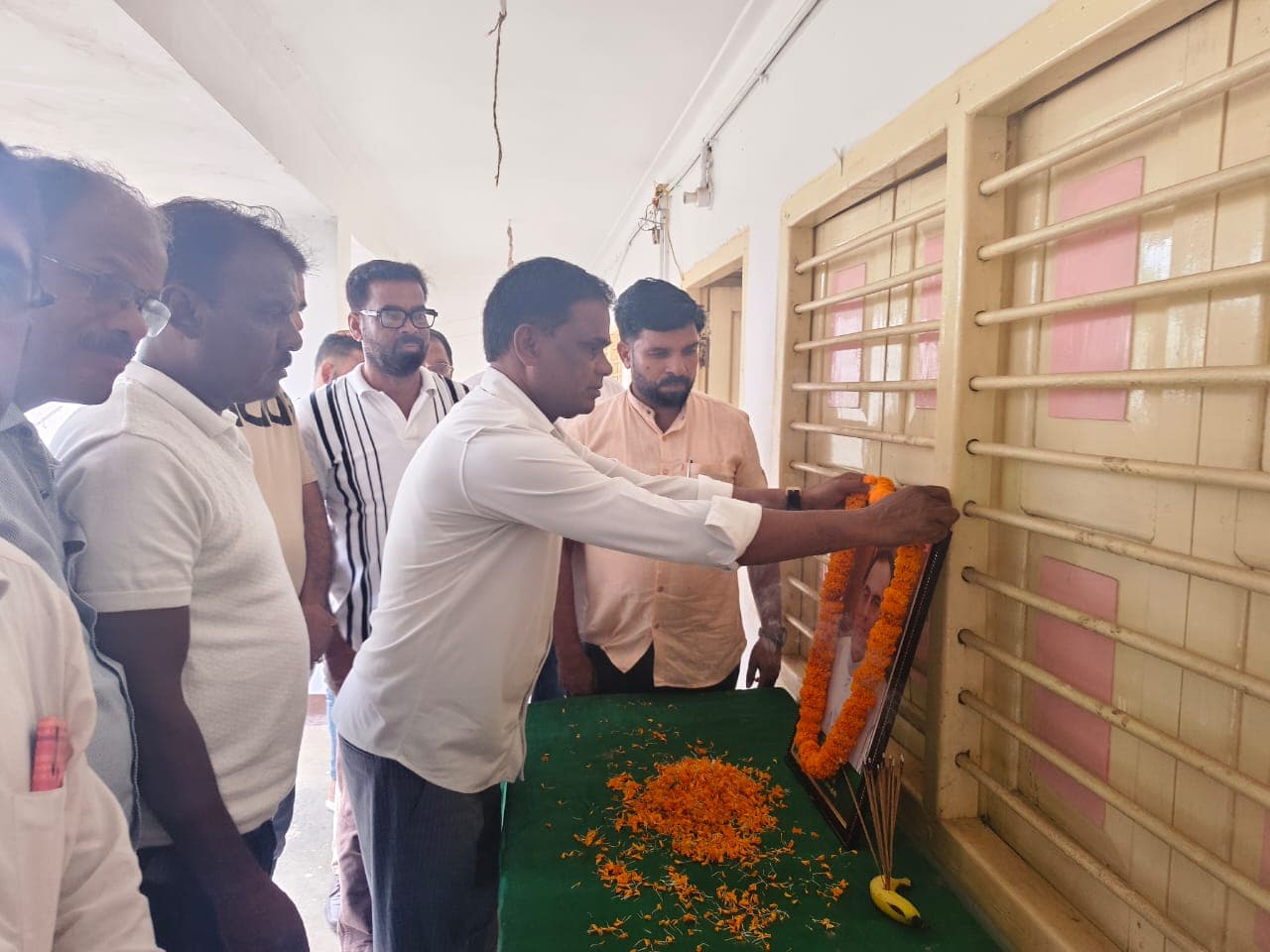राजीव गांधी जयंती पर कांग्रेस ने दी श्रद्धांजलि राजीव गांधी जयंती पर कांग्रेस ने दी श्रद्धांजलि