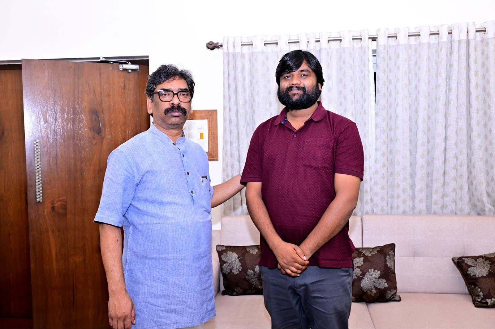 जनता के बीच रहकर विकास योजनाओं का लाभ अंतिम व्यक्ति तक पहुंचाएं : हेमंत सोरेन जनता के बीच रहकर विकास योजनाओं का लाभ अंतिम व्यक्ति तक पहुंचाएं : हेमंत सोरेन