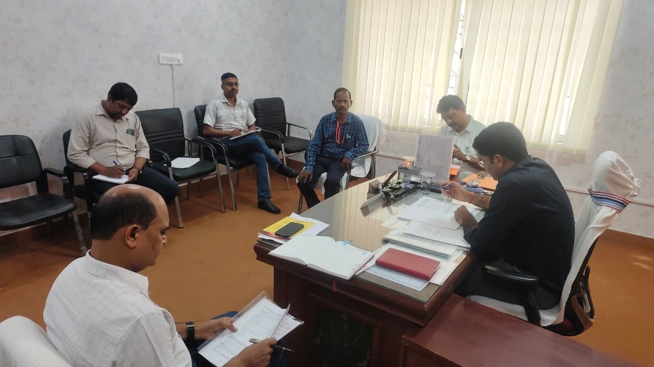 कुडू अंचल कार्यालय का उपायुक्त ने किया औचक निरीक्षण कुडू अंचल कार्यालय का उपायुक्त ने किया औचक निरीक्षण