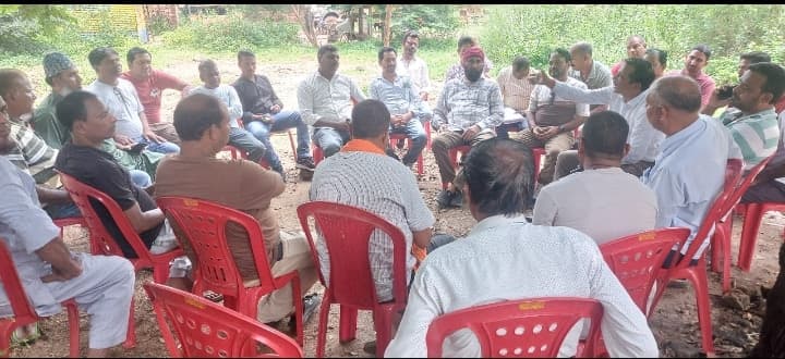 बिमरला बॉक्साइट माइंस जल्द शुरू कराने की मांग, ट्रक मालिकों ने दी आंदोलन की चेतावनी बिमरला बॉक्साइट माइंस जल्द शुरू कराने की मांग, ट्रक मालिकों ने दी आंदोलन की चेतावनी