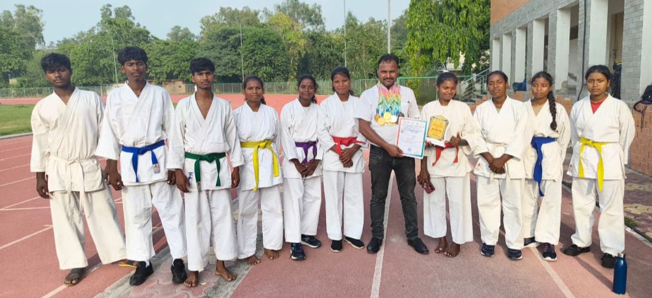 राष्ट्रीय यूथ गेम में लोहरदगा के कराटे खिलाड़ियों का शानदार प्रदर्शन, 18 पदक जीते राष्ट्रीय यूथ गेम में लोहरदगा के कराटे खिलाड़ियों का शानदार प्रदर्शन, 18 पदक जीते