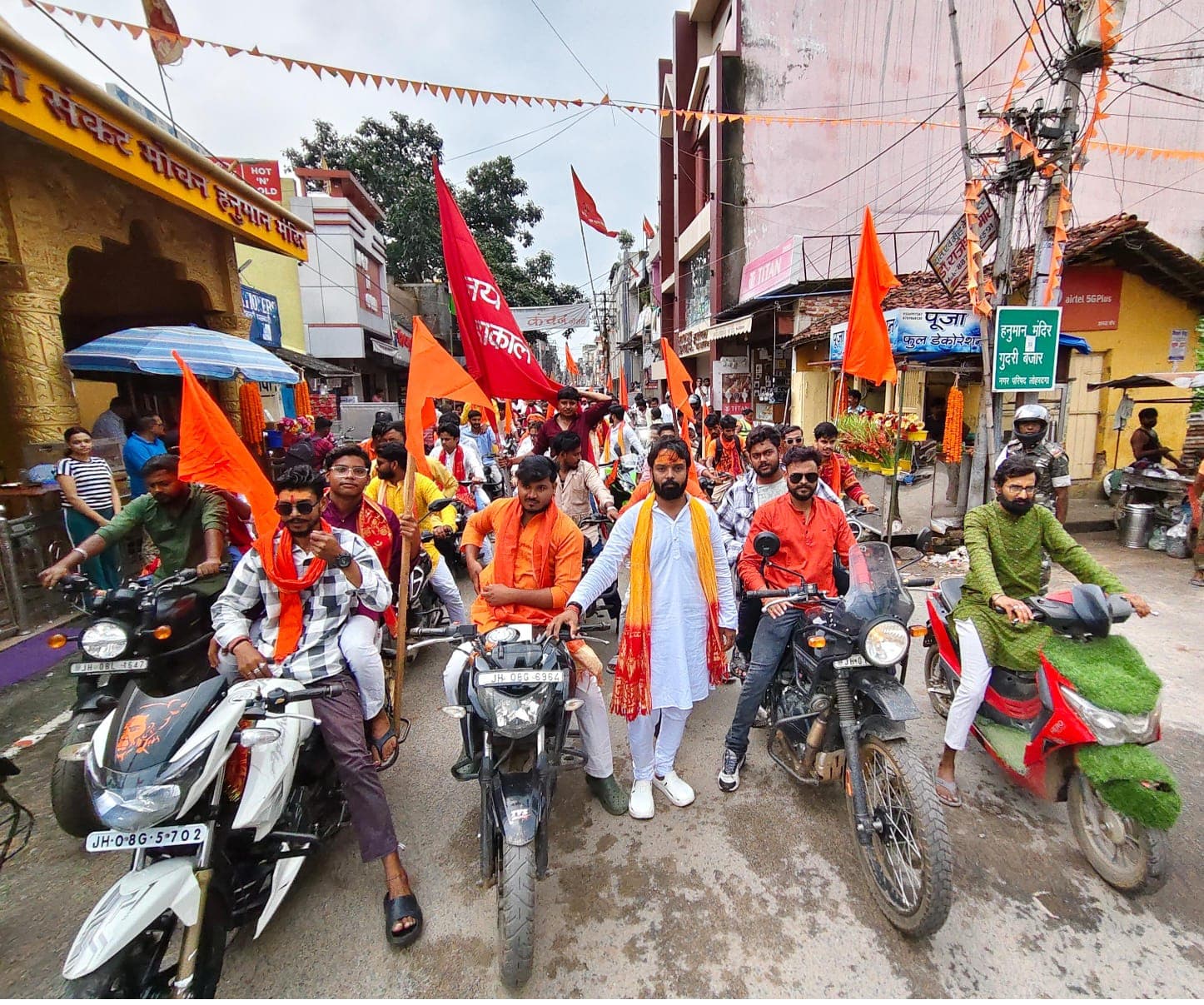 सावन की अंतिम सोमवारी पर योगी सेना ने निकाली भव्य बाइक रैली, अखिलेश्वर धाम में किया जलाभिषेक सावन की अंतिम सोमवारी पर योगी सेना ने निकाली भव्य बाइक रैली, अखिलेश्वर धाम में किया जलाभिषेक
