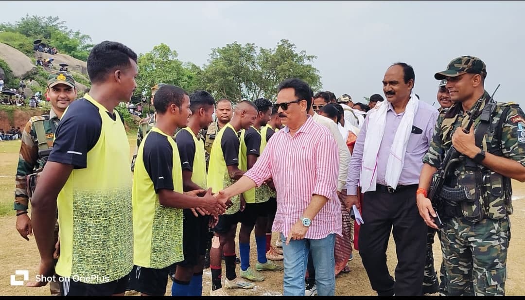 लोहानजारा फुटबॉल टूर्नामेंट में चांपी बना चैंपियन, पोढ़ा को 2-0 से हराया लोहानजारा फुटबॉल टूर्नामेंट में चांपी बना चैंपियन, पोढ़ा को 2-0 से हराया