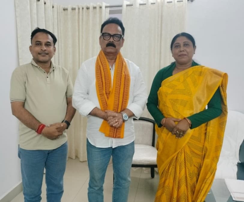 सांसद सुखदेव भगत से चैंबर्स प्रेसिडेंट सुबीर पॉल ने की शिष्टाचार भेंट, उद्यमिता और रोजगार पर चर्चा सांसद सुखदेव भगत से चैंबर्स प्रेसिडेंट सुबीर पॉल ने की शिष्टाचार भेंट, उद्यमिता और रोजगार पर चर्चा