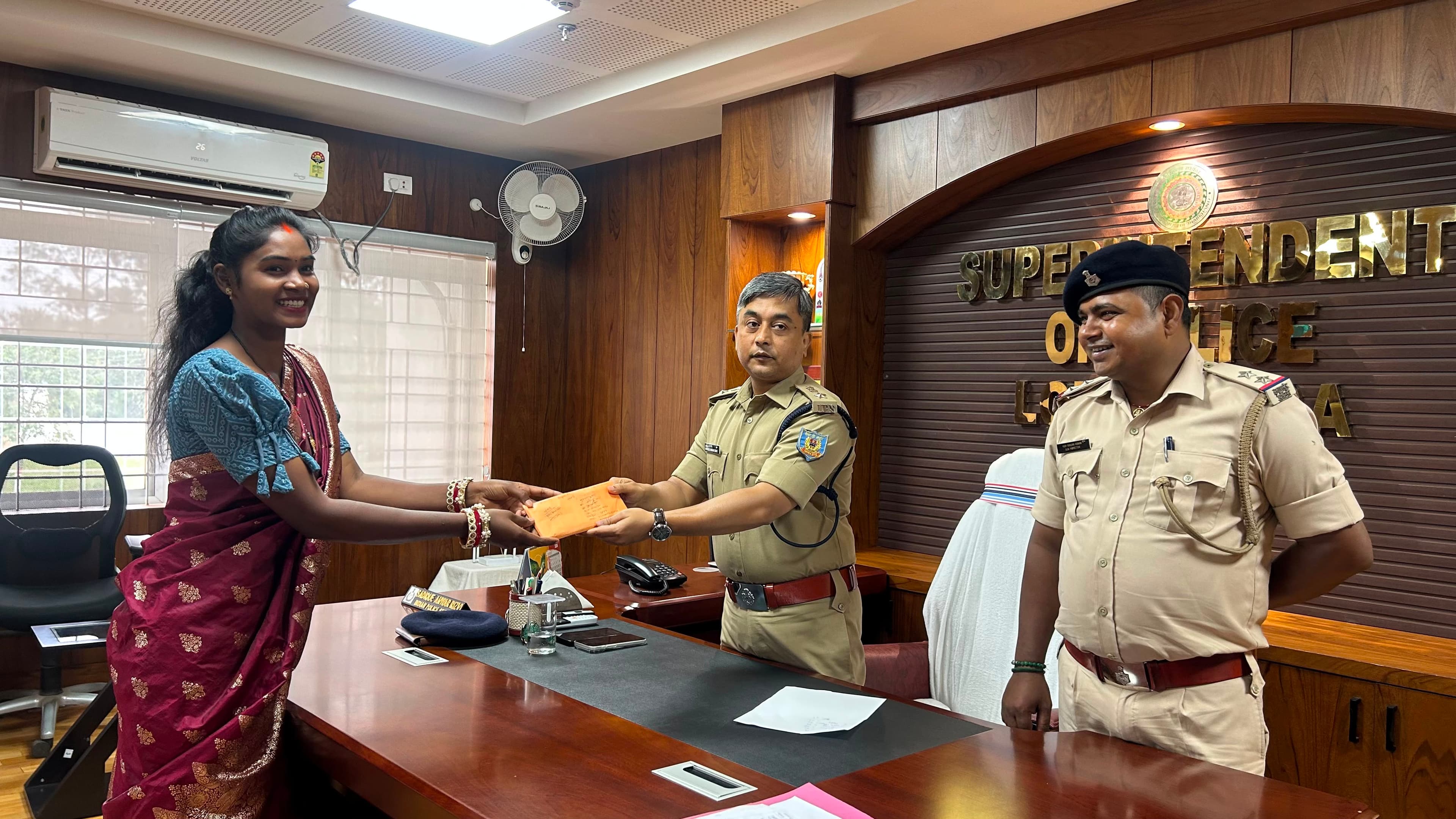 ऑपरेशन भरोसा के तहत लोहरदगा पुलिस ने बरामद किए 14 गुम मोबाइल, धारकों को लौटाए ऑपरेशन भरोसा के तहत लोहरदगा पुलिस ने बरामद किए 14 गुम मोबाइल, धारकों को लौटाए