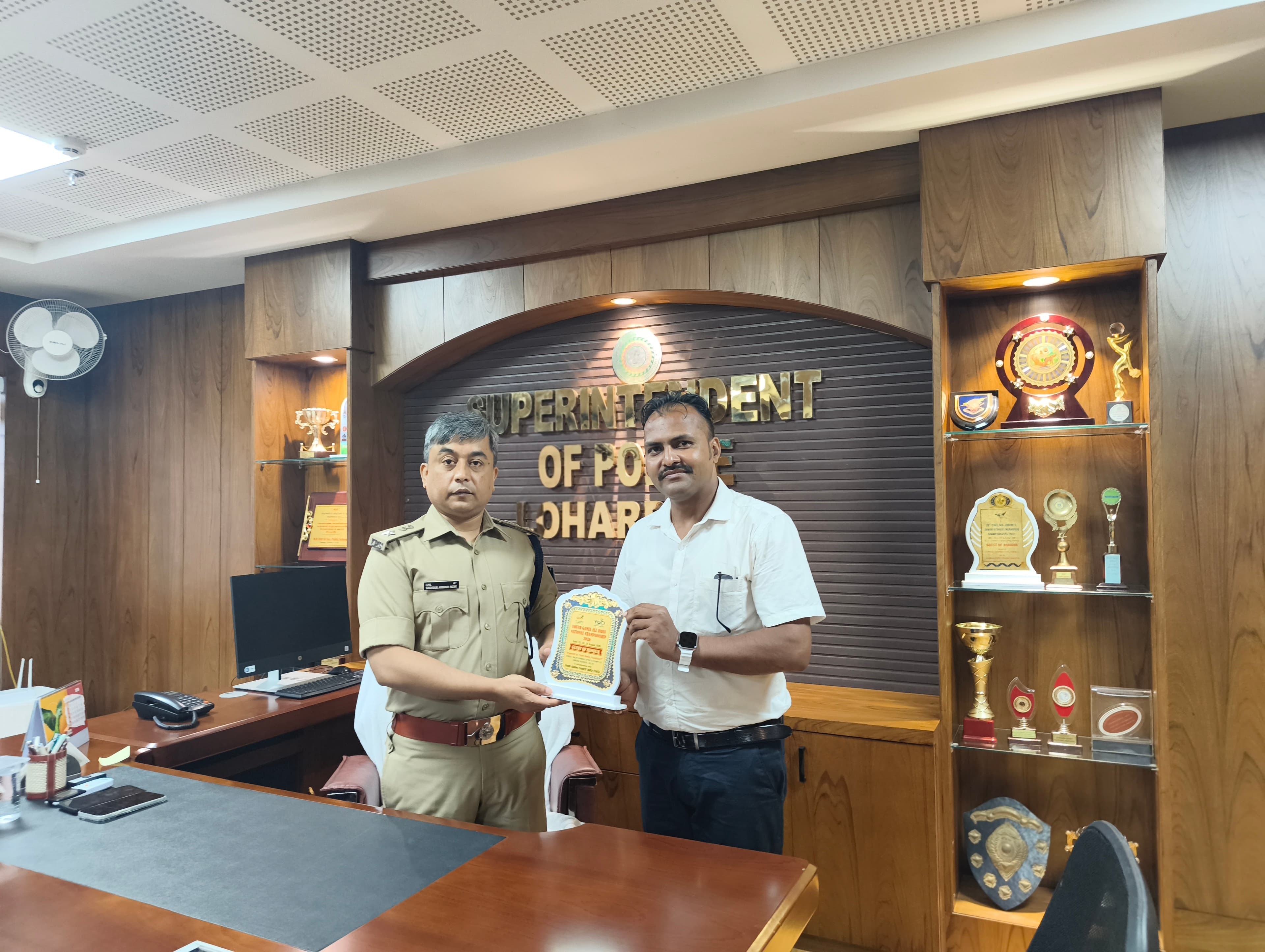 राष्ट्रीय यूथ गेम्स में पदकों की झड़ी लगाने वाले कराटे खिलाड़ियों को किया गया सम्मानित राष्ट्रीय यूथ गेम्स में पदकों की झड़ी लगाने वाले कराटे खिलाड़ियों को किया गया सम्मानित