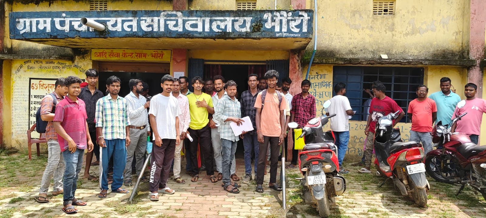 ड्राइविंग लाइसेंस शिविर में नहीं पहुंचे विभागीय कर्मी, इंतजार के बाद निराश लौटे आवेदक ड्राइविंग लाइसेंस शिविर में नहीं पहुंचे विभागीय कर्मी, इंतजार के बाद निराश लौटे आवेदक