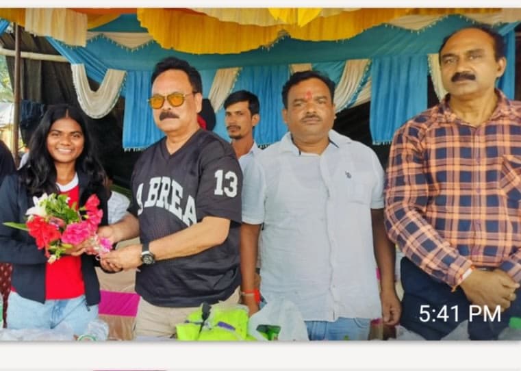 बिशुनपुर की बेटी अष्टम उरांव से सांसद सुखदेव भगत की मुलाकात, महिला फुटबॉल को बढ़ावा देने पर हुई चर्चा बिशुनपुर की बेटी अष्टम उरांव से सांसद सुखदेव भगत की मुलाकात, महिला फुटबॉल को बढ़ावा देने पर हुई चर्चा