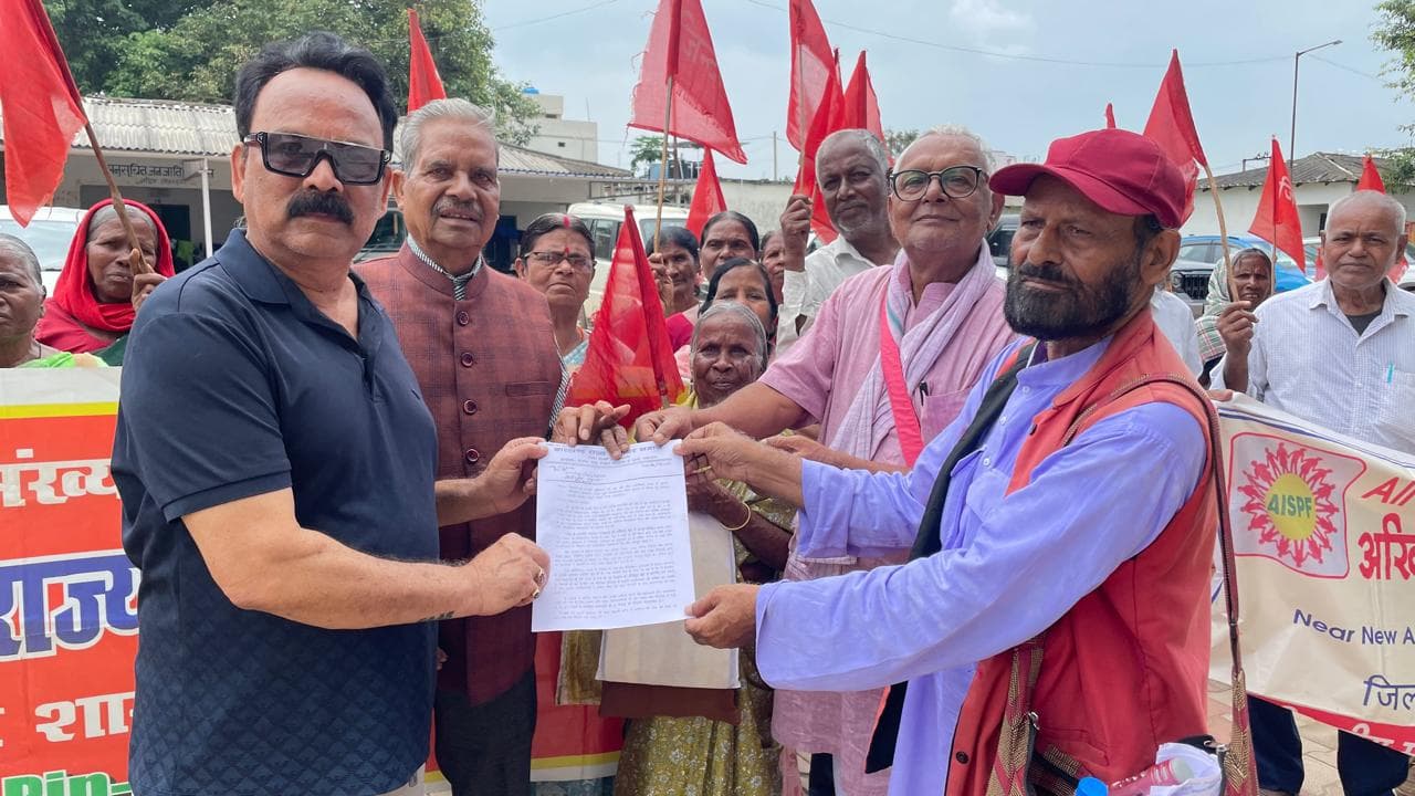 पेंशनरों की पेंशन उनका हक है, भीख नहीं : सुखदेव भगत पेंशनरों की पेंशन उनका हक है, भीख नहीं : सुखदेव भगत
