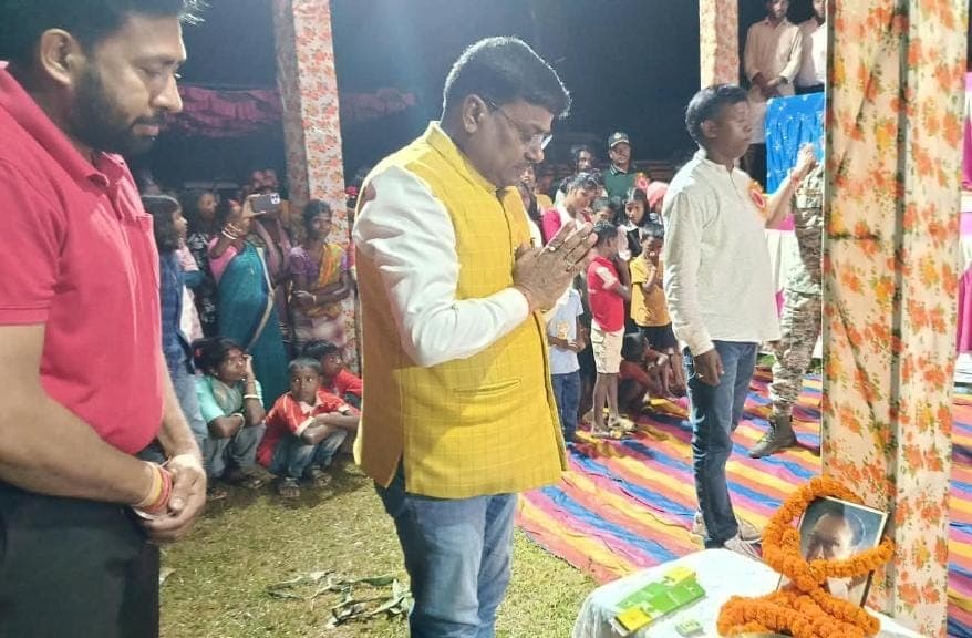 बैमारी में फुटबॉल का रोमांच, यादों में बस गया स्व. शिव प्रसाद साहू मेमोरियल टूर्नामेंट बैमारी में फुटबॉल का रोमांच, यादों में बस गया स्व. शिव प्रसाद साहू मेमोरियल टूर्नामेंट