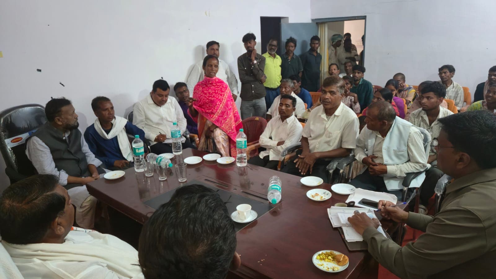पेसरार में विधायक रामेश्वर उरांव की जनसुनवाई, ग्रामीणों की समस्याओं पर अधिकारियों को त्वरित कार्रवाई का निर्देश पेसरार में विधायक रामेश्वर उरांव की जनसुनवाई, ग्रामीणों की समस्याओं पर अधिकारियों को त्वरित कार्रवाई का निर्देश
