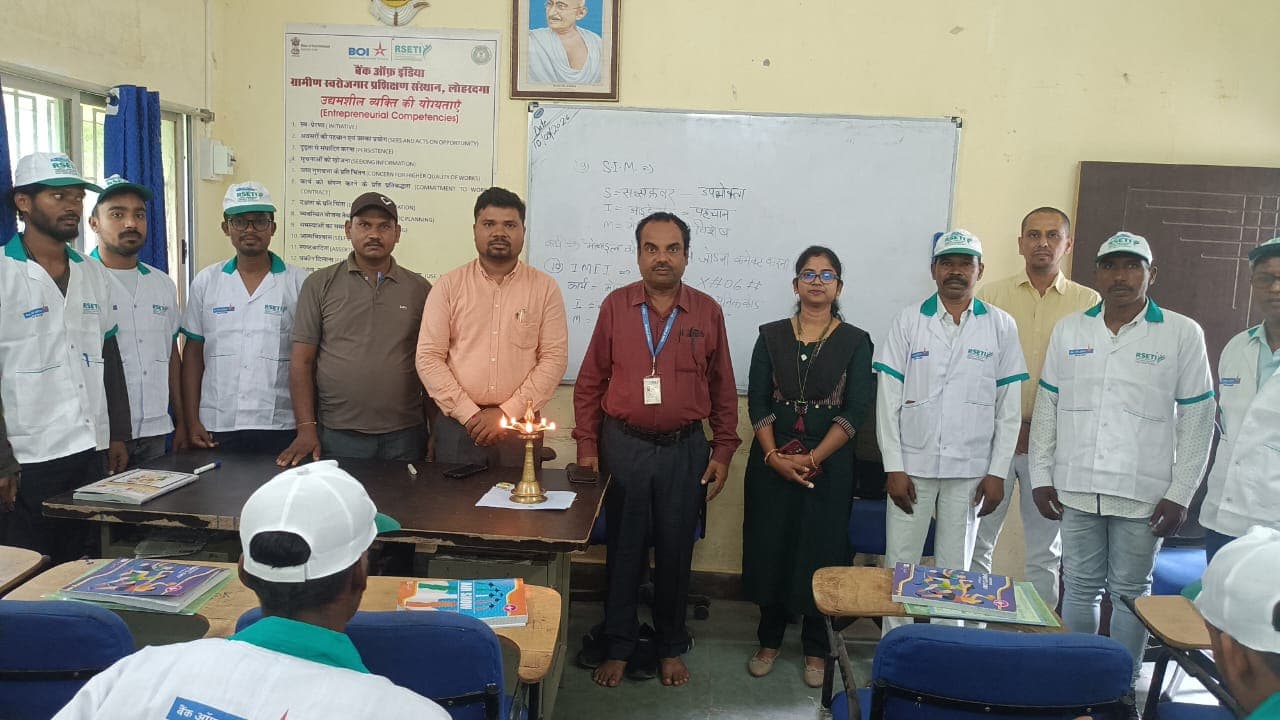 लोहरदगा में युवाओं को मोबाइल रिपेयरिंग का हुनर, 30 दिवसीय निःशुल्क प्रशिक्षण शुरू लोहरदगा में युवाओं को मोबाइल रिपेयरिंग का हुनर, 30 दिवसीय निःशुल्क प्रशिक्षण शुरू