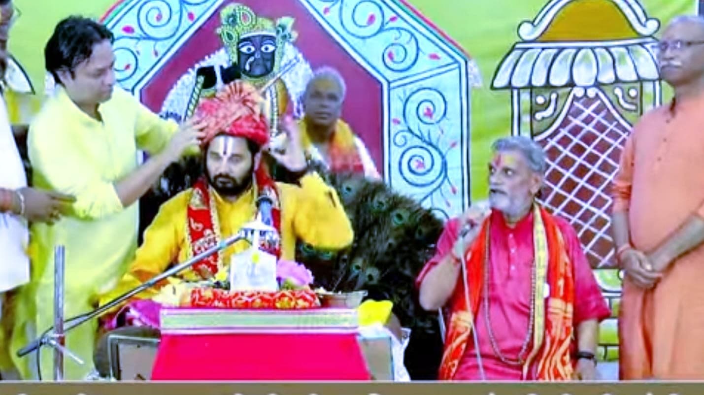 कथा व्यास का साफा पहनाकर अभिनंदन, भक्ति में डूबा गुदरी बाजार कथा व्यास का साफा पहनाकर अभिनंदन, भक्ति में डूबा गुदरी बाजार