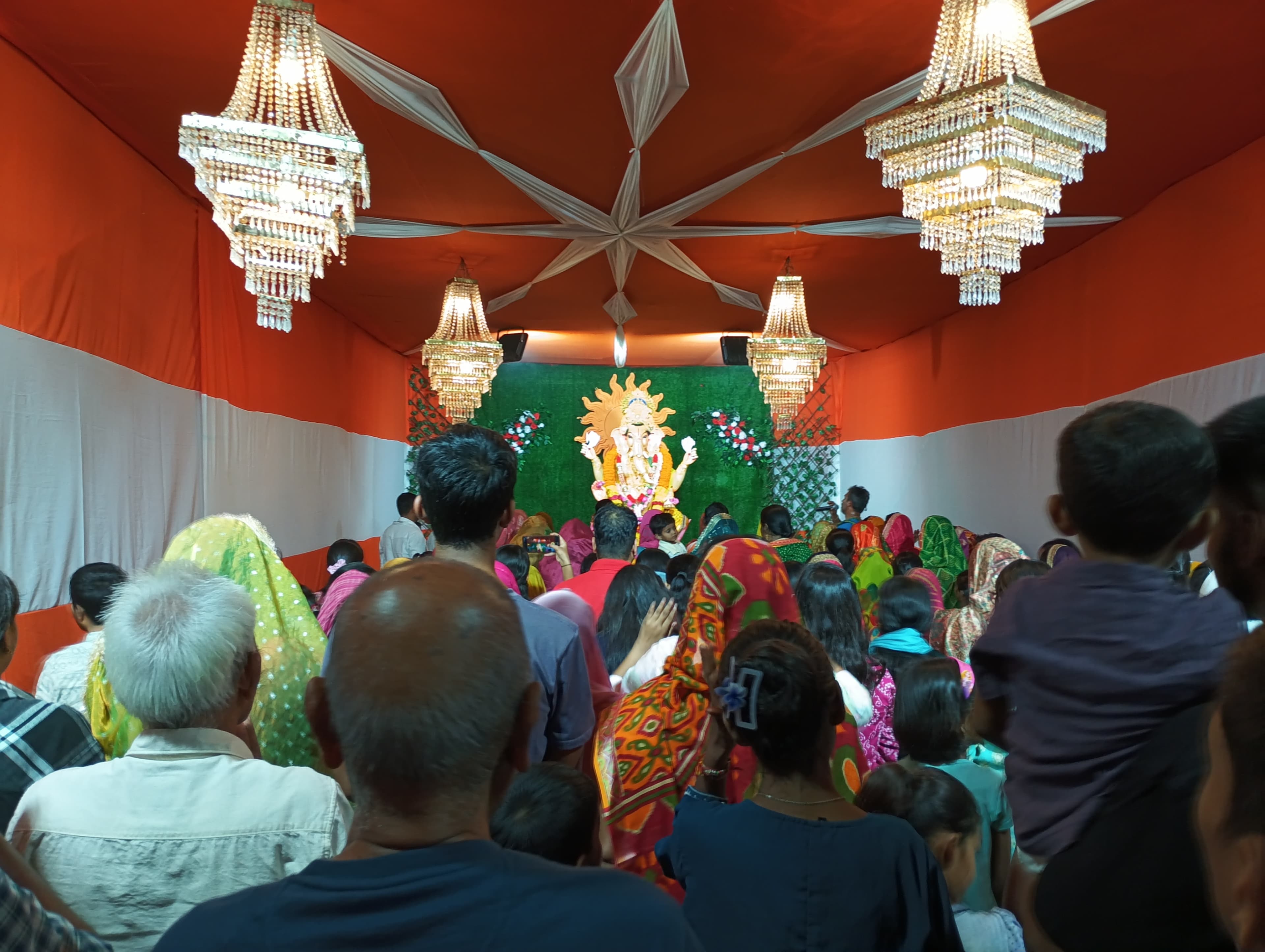 देवस्थल में बप्पा की महाआरती में उमड़ रहा श्रद्धा का जनसैलाब, देवस्थल में बप्पा की महाआरती में उमड़ रहा श्रद्धा का जनसैलाब,