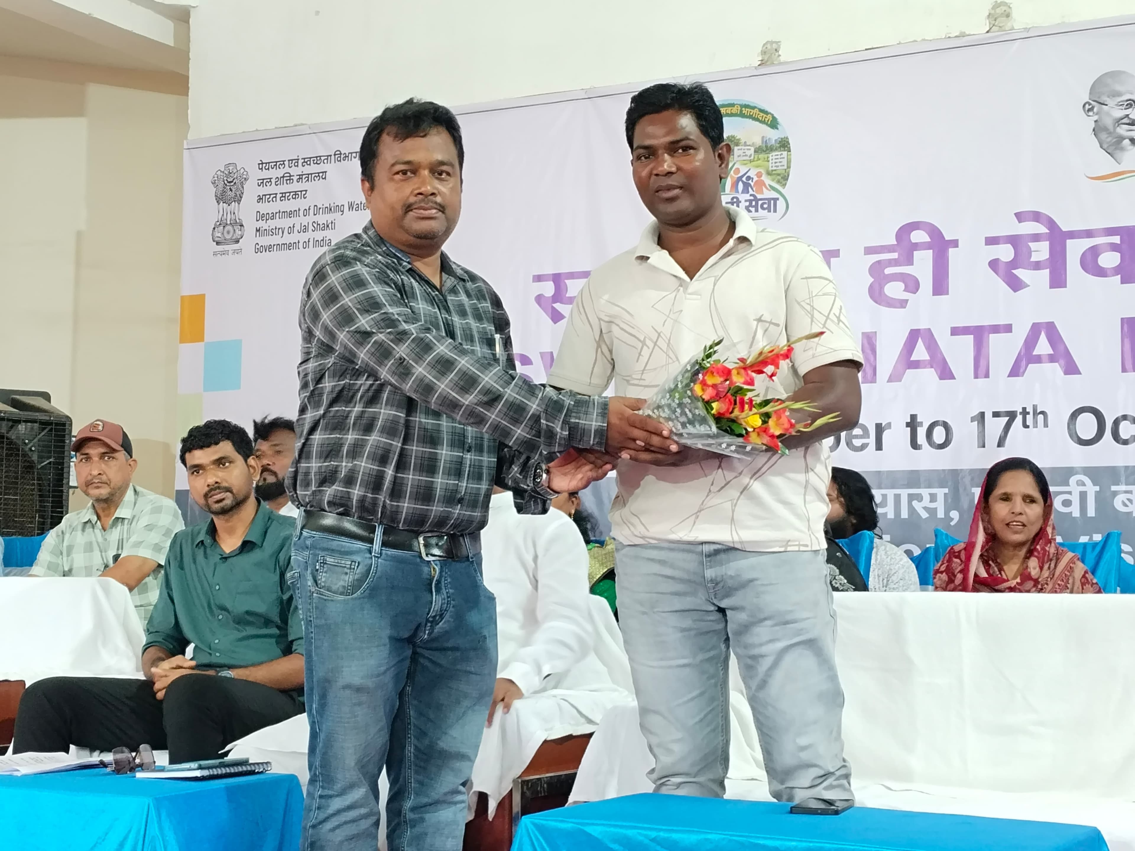 स्वच्छता कार्यों में सुरक्षा और कचरा प्रबंधन पर सफाई मित्रों को मिला प्रशिक्षण स्वच्छता कार्यों में सुरक्षा और कचरा प्रबंधन पर सफाई मित्रों को मिला प्रशिक्षण