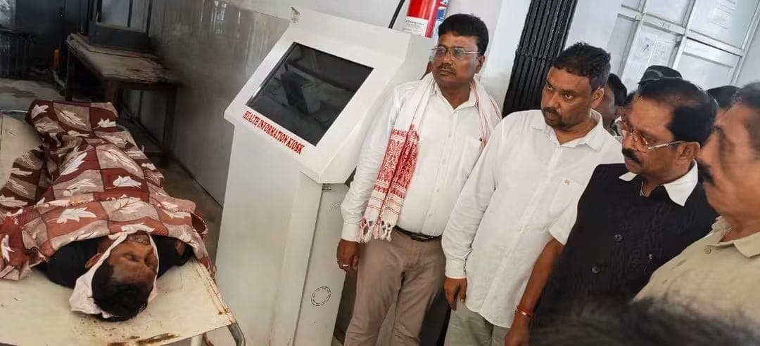 बॉक्साइट अनलोडिंग के बाद पेशाब करने गए मजदूर पर गिरा वज्रपात, मौत बॉक्साइट अनलोडिंग के बाद पेशाब करने गए मजदूर पर गिरा वज्रपात, मौत