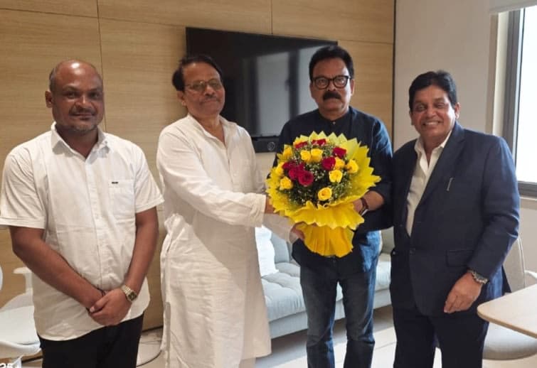के. राजू ने सांसद सुखदेव भगत से की मुलाकात, छत्तीसगढ़ प्रभारी बनाए जाने पर दी बधाई के. राजू ने सांसद सुखदेव भगत से की मुलाकात, छत्तीसगढ़ प्रभारी बनाए जाने पर दी बधाई