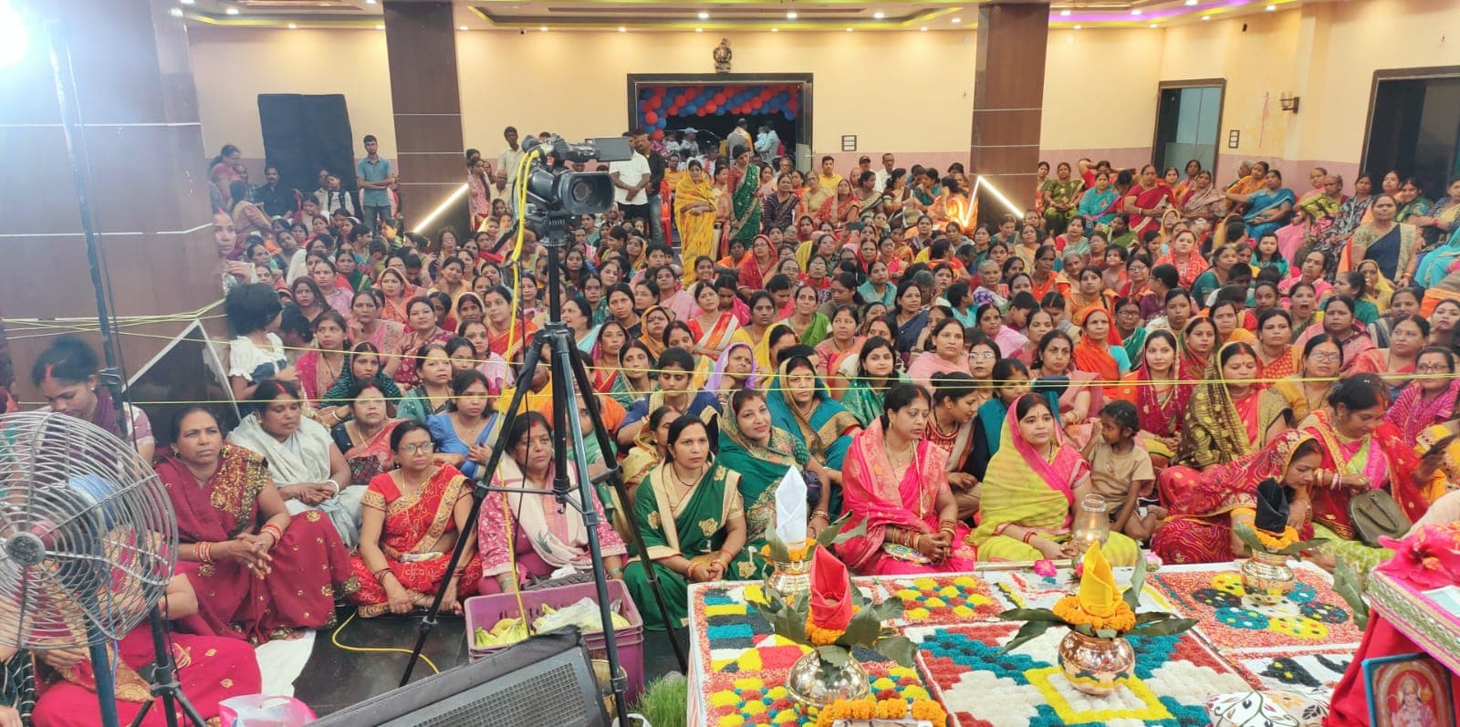 नौ दिनों की भक्ति के बाद भावुक हुई विदाई, श्रीमद्भागवत कथा का हुआ समापन नौ दिनों की भक्ति के बाद भावुक हुई विदाई, श्रीमद्भागवत कथा का हुआ समापन