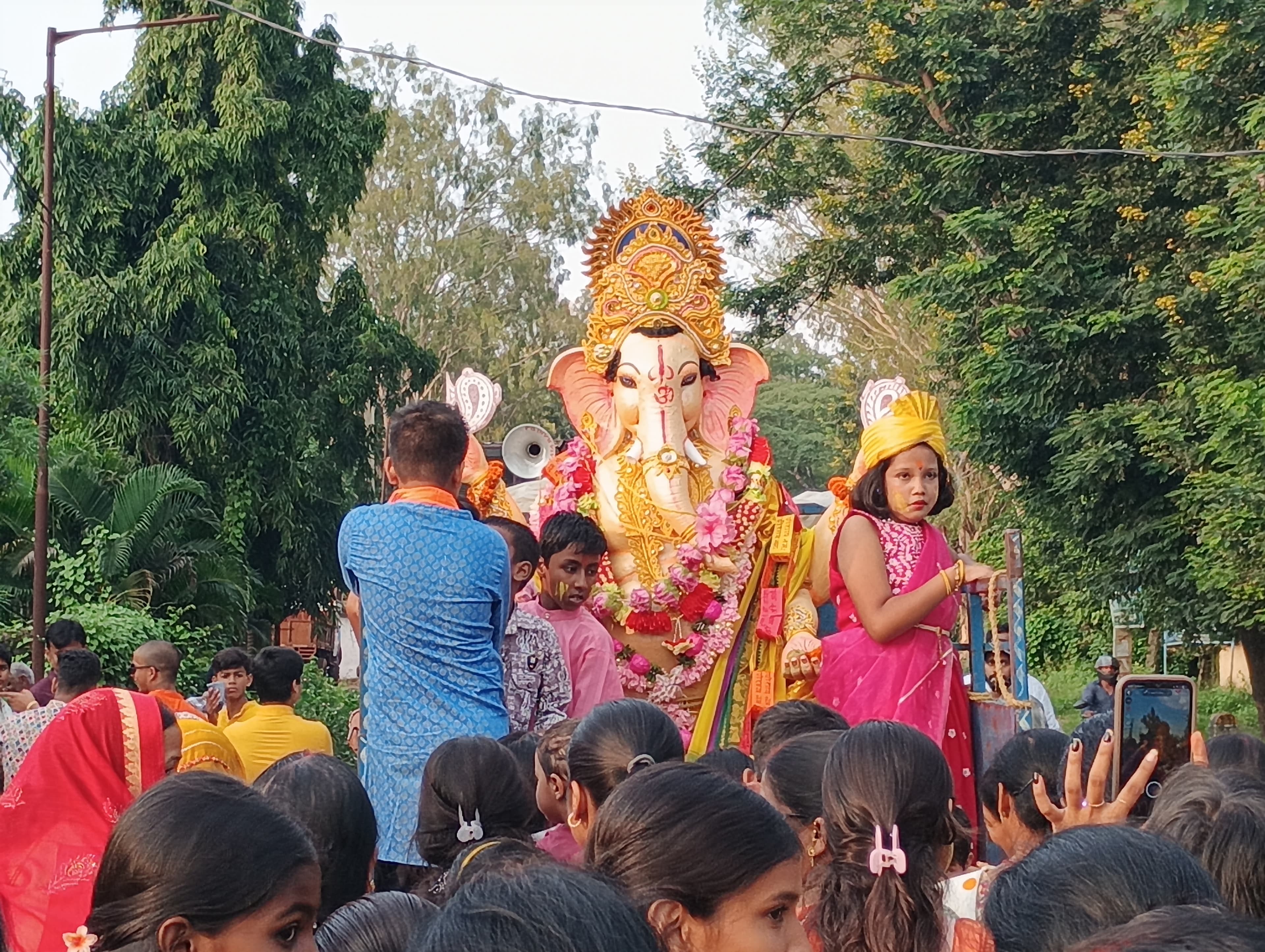 भक्ति, उल्लास और जयकारों के बीच गणपति बप्पा को दी विदाई भक्ति, उल्लास और जयकारों के बीच गणपति बप्पा को दी विदाई