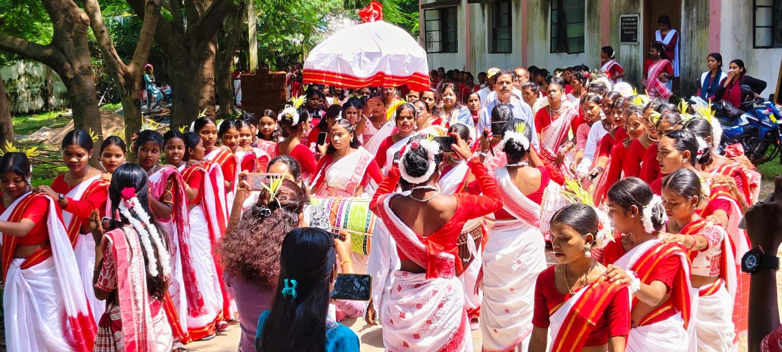 महिला कॉलेज में करमा उत्सव की धूम, पारंपरिक गीत-नृत्य से सजी सांस्कृतिक संध्या महिला कॉलेज में करमा उत्सव की धूम, पारंपरिक गीत-नृत्य से सजी सांस्कृतिक संध्या