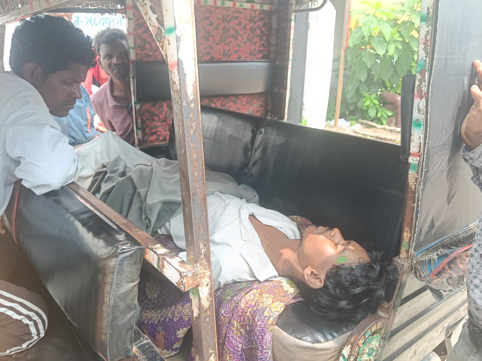 किशोर की संदिग्ध परिस्थितियों में मौत, कमरे में मिला शव किशोर की संदिग्ध परिस्थितियों में मौत, कमरे में मिला शव