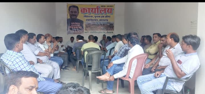 बॉक्साइट ट्रकों की प्रस्तावित अनिश्चितकालीन हड़ताल स्थगित, धीरज प्रसाद साहू की पहल पर बनी सहमति बॉक्साइट ट्रकों की प्रस्तावित अनिश्चितकालीन हड़ताल स्थगित, धीरज प्रसाद साहू की पहल पर बनी सहमति