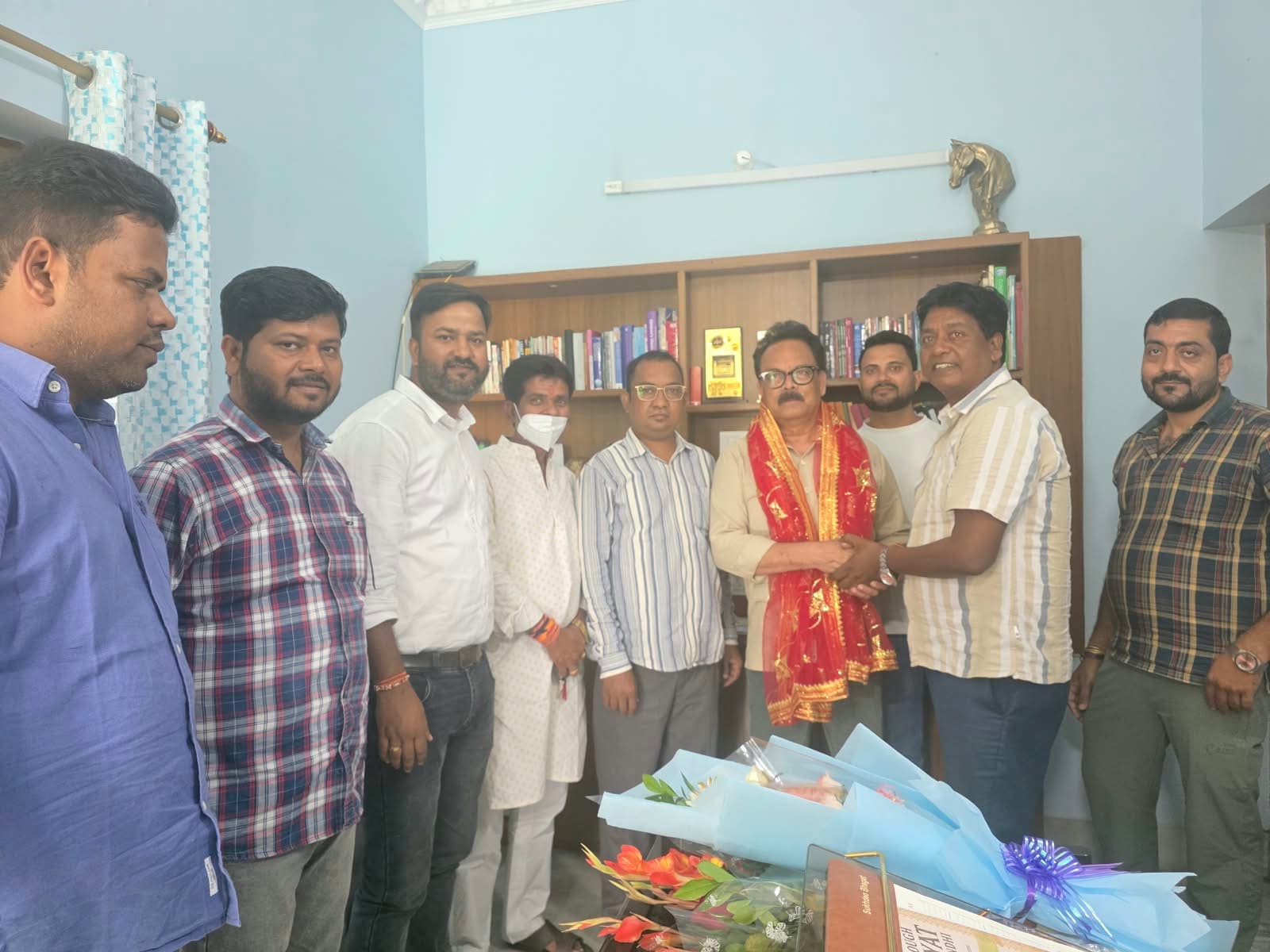 दुर्गा पूजा की तैयारियों को लेकर केंद्रीय समिति ने सांसद सुखदेव भगत को दिया निमंत्रण दुर्गा पूजा की तैयारियों को लेकर केंद्रीय समिति ने सांसद सुखदेव भगत को दिया निमंत्रण