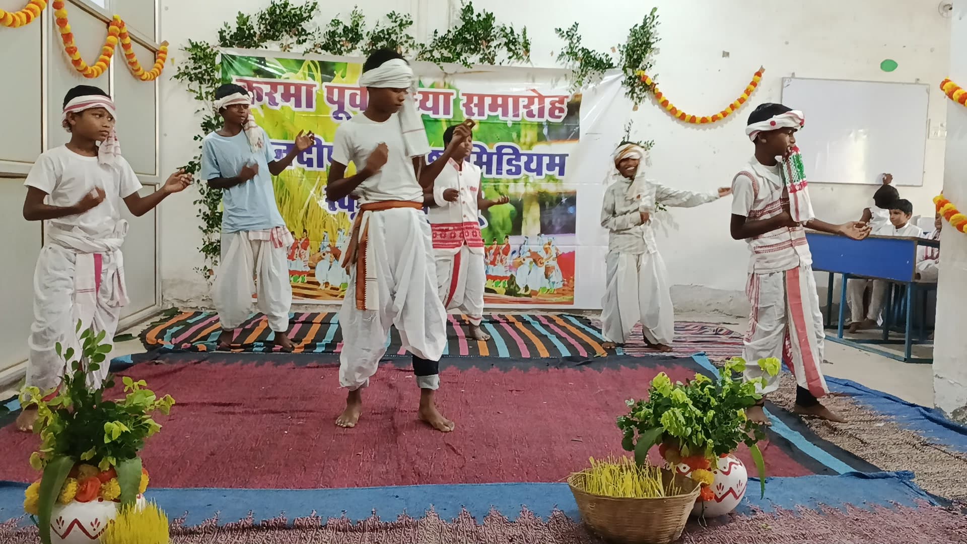 ज्ञानदीप इंग्लिश मीडियम स्कूल मे करम पूर्व संध्या आयोजित ज्ञानदीप इंग्लिश मीडियम स्कूल मे करम पूर्व संध्या आयोजित
