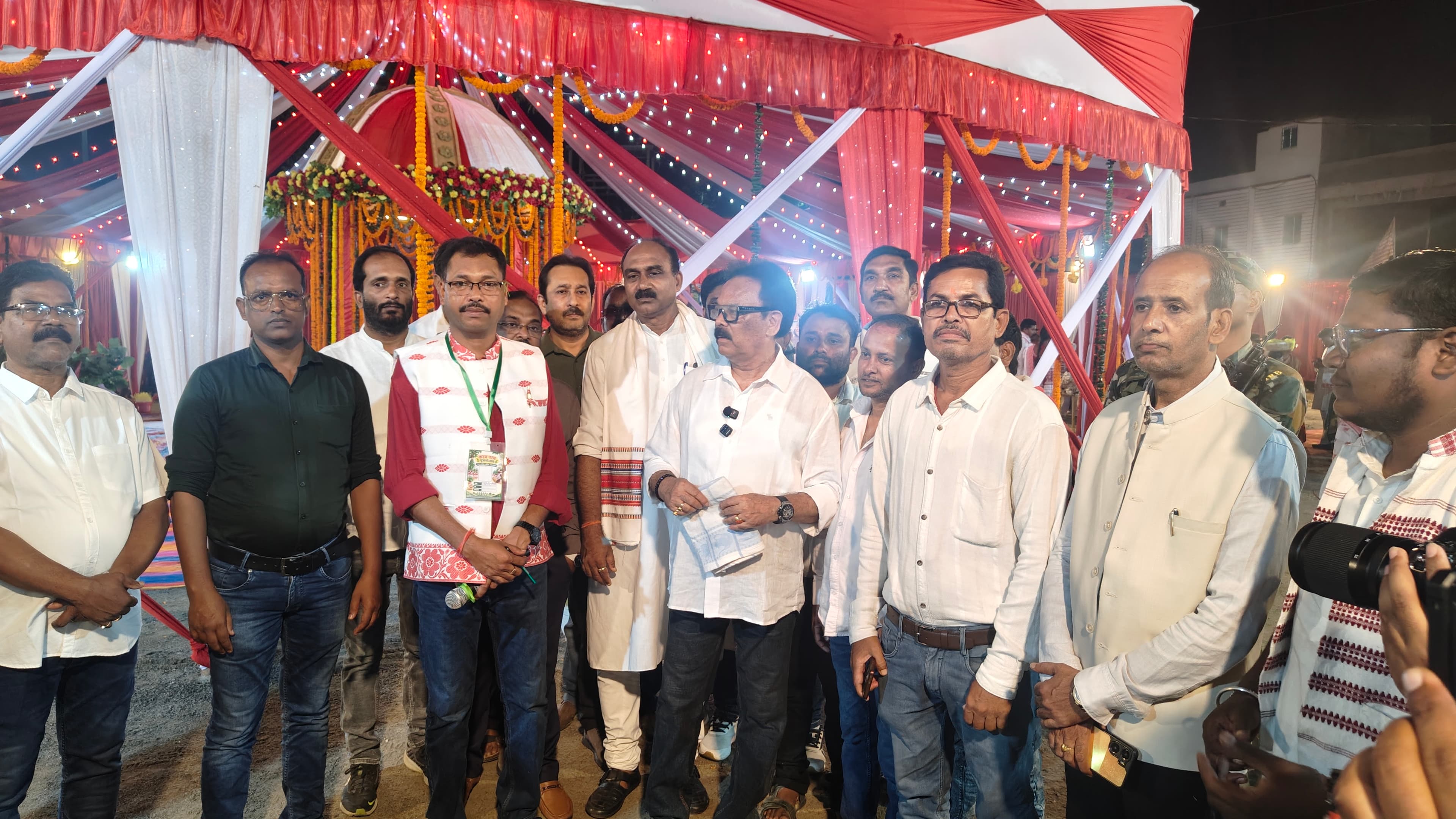 मैना बगीचा में करमा की उमंग, प्रकृति संरक्षण का संदेश मैना बगीचा में करमा की उमंग, प्रकृति संरक्षण का संदेश
