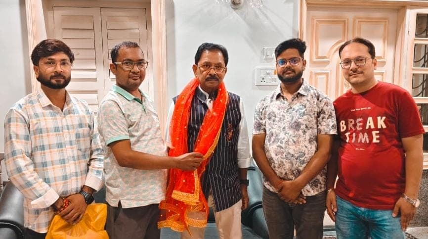 शास्त्री चौक दुर्गा पूजा को भव्य बनाने की तैयारी तेज शास्त्री चौक दुर्गा पूजा को भव्य बनाने की तैयारी तेज
