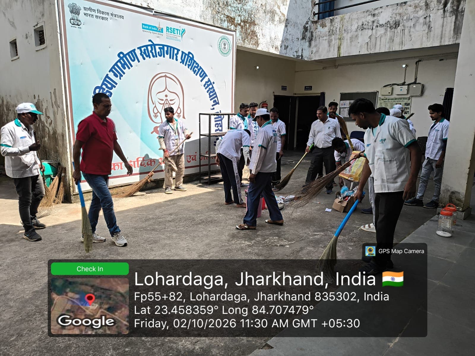 आरसेटी लोहरदगा में स्वच्छता अभियान, सभी ने लिया स्वच्छता का संकल्प आरसेटी लोहरदगा में स्वच्छता अभियान, सभी ने लिया स्वच्छता का संकल्प