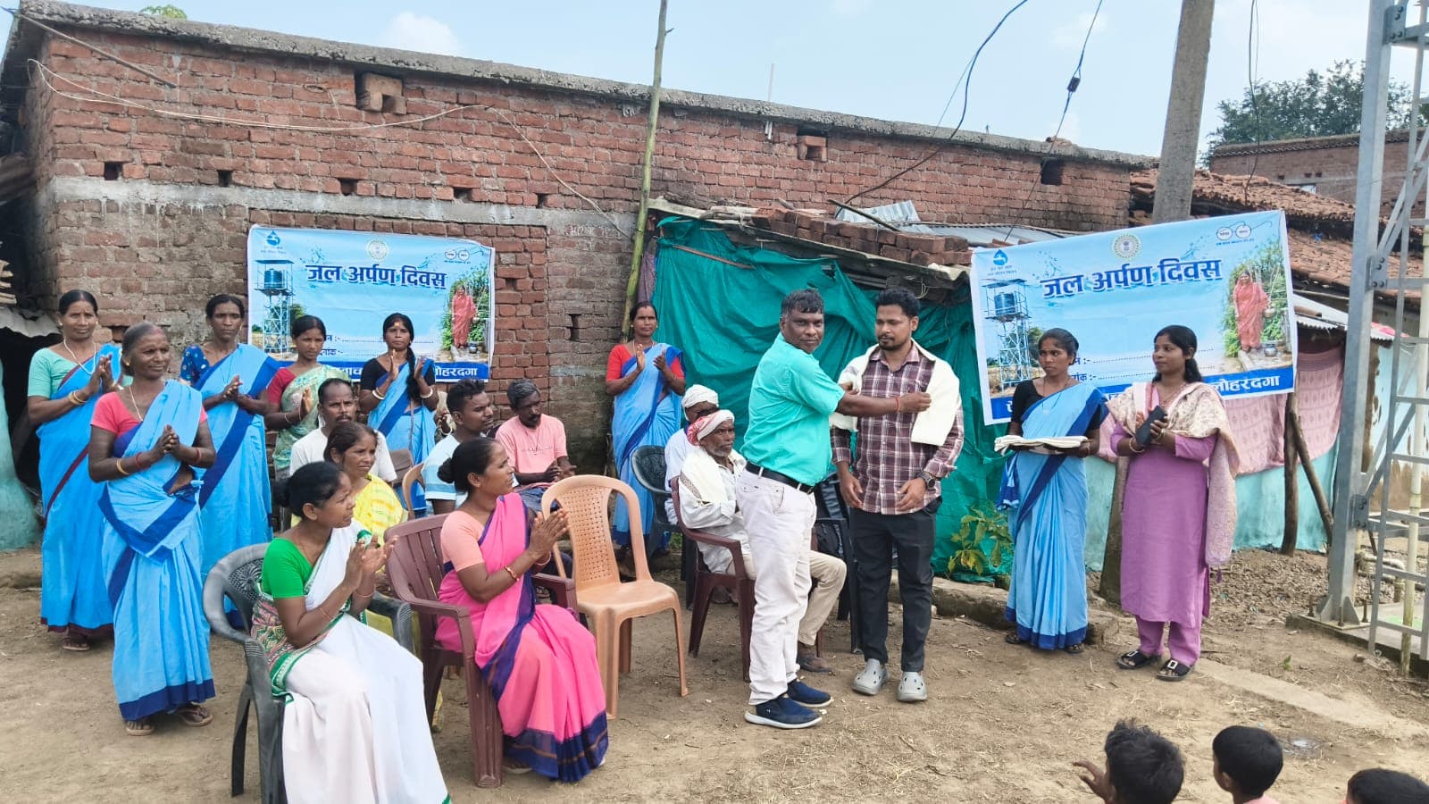 जल अर्पण दिवस पर ग्रामीणों ने लिया जल संरक्षण का संकल्प जल अर्पण दिवस पर ग्रामीणों ने लिया जल संरक्षण का संकल्प