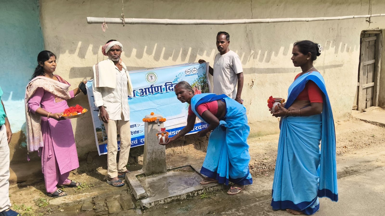 जल अर्पण दिवस पर ग्रामीणों ने लिया जल संरक्षण का संकल्प जल अर्पण दिवस पर ग्रामीणों ने लिया जल संरक्षण का संकल्प