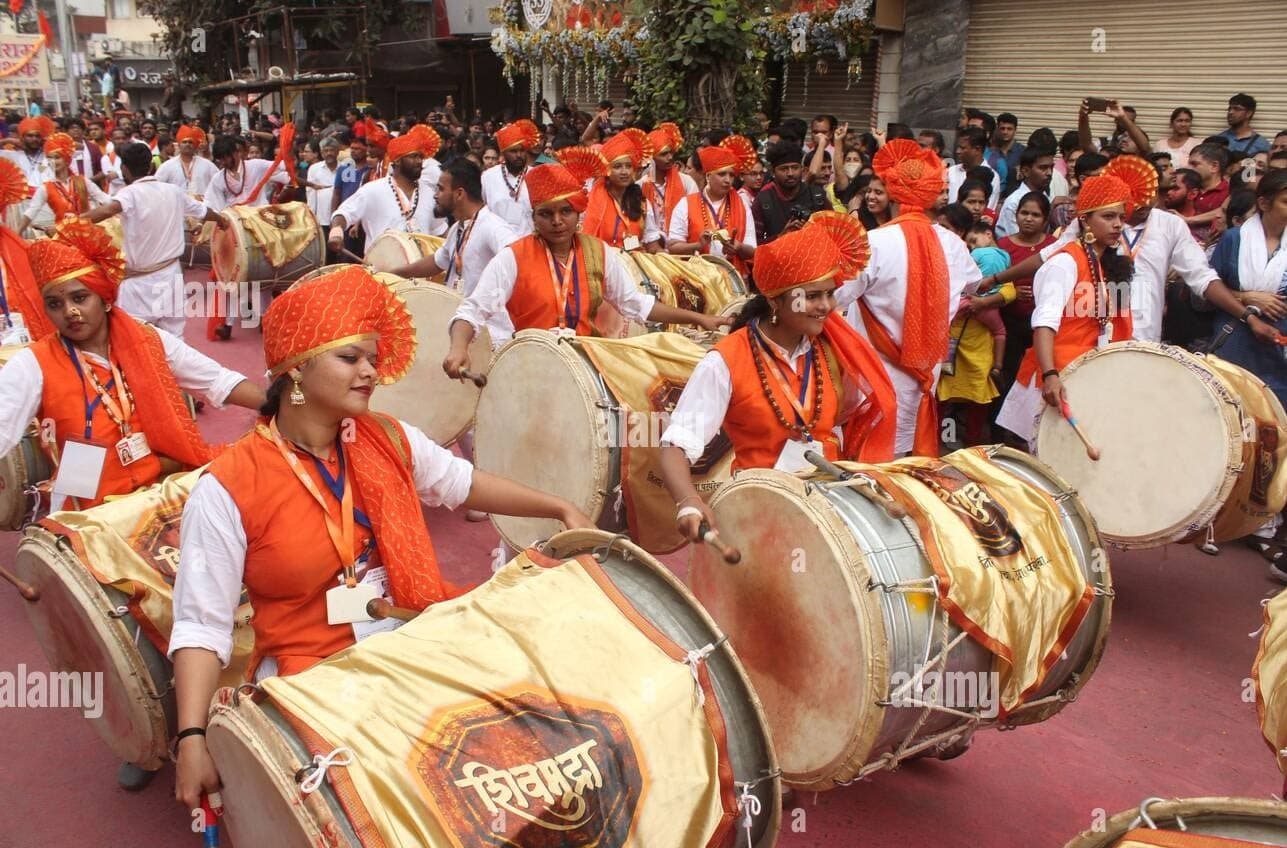 महाराष्ट्र के पुणेरी ढोल-ताशा की गूंज के बीच निकलेगी भव्य कलश यात्रा महाराष्ट्र के पुणेरी ढोल-ताशा की गूंज के बीच निकलेगी भव्य कलश यात्रा