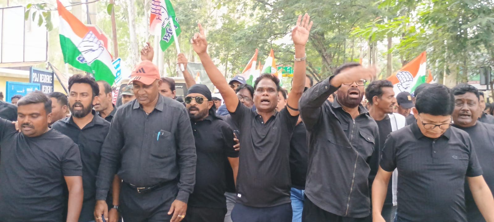 लोहरदगा में कांग्रेस का काला दिवस, वोट की कथित चोरी के खिलाफ निकाला विरोध मार्च लोहरदगा में कांग्रेस का काला दिवस, वोट की कथित चोरी के खिलाफ निकाला विरोध मार्च