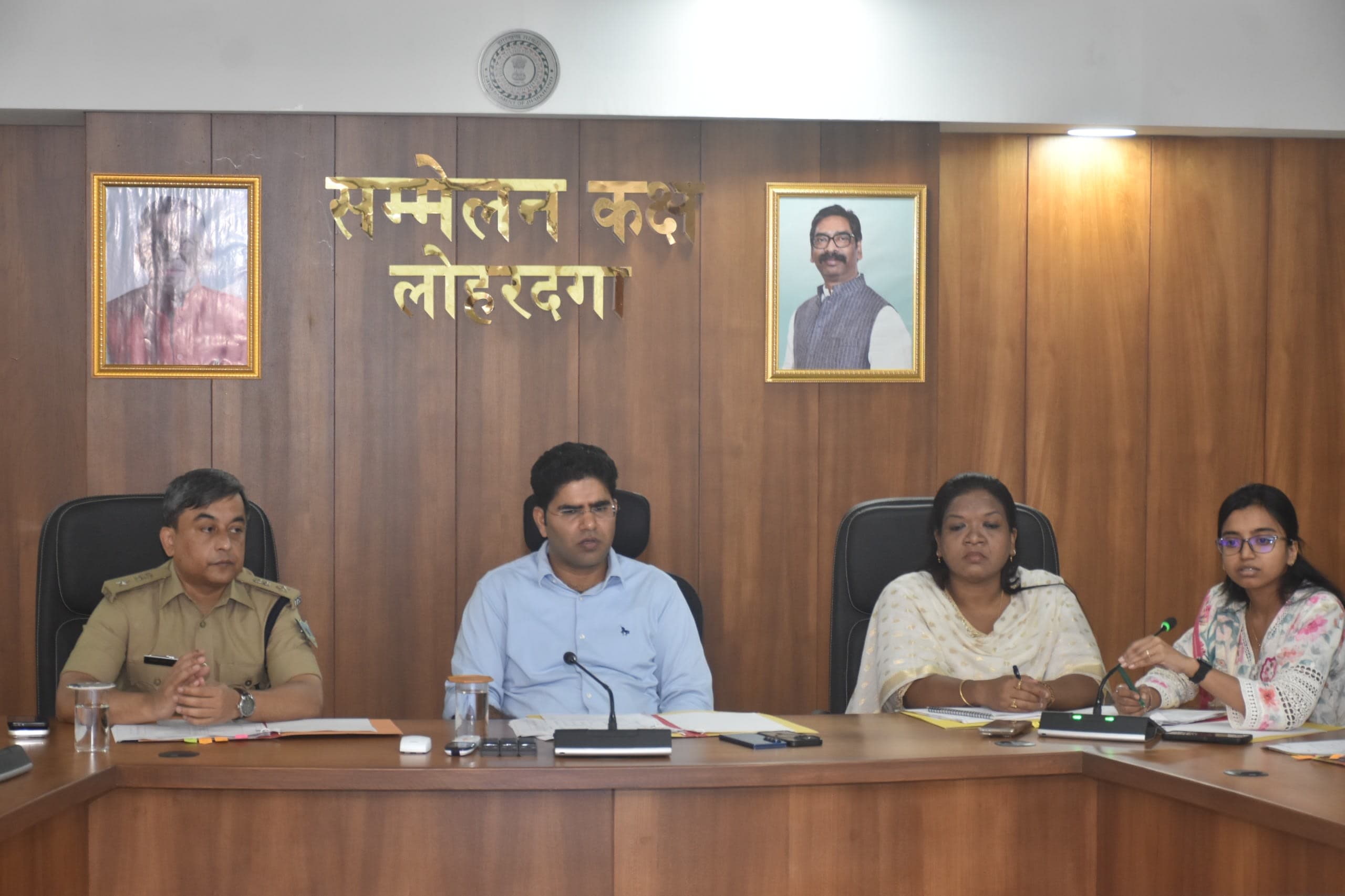 लोहरदगा में मैट्रिक के 17 और इंटर के 14 परीक्षा केंद्र निर्धारित करने का निर्णय लोहरदगा में मैट्रिक के 17 और इंटर के 14 परीक्षा केंद्र निर्धारित करने का निर्णय