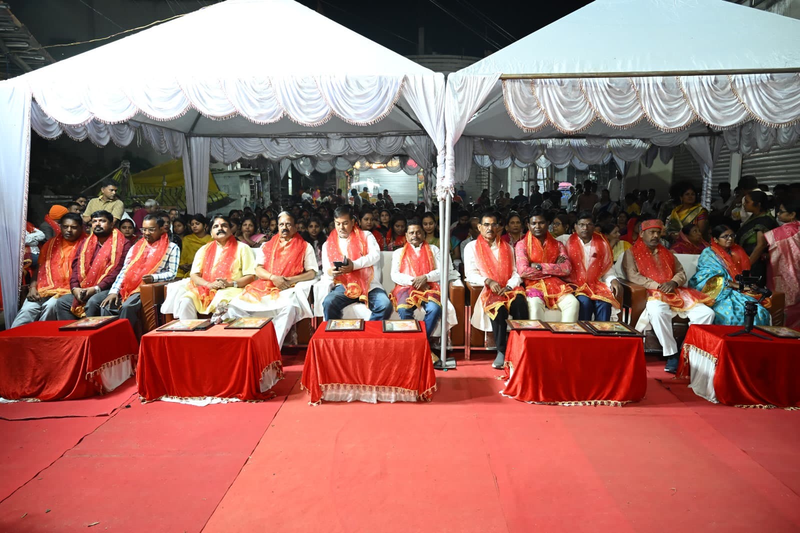 भजनों की गूंज से भक्तिमय हुई लोहरदगा की रात भजनों की गूंज से भक्तिमय हुई लोहरदगा की रात