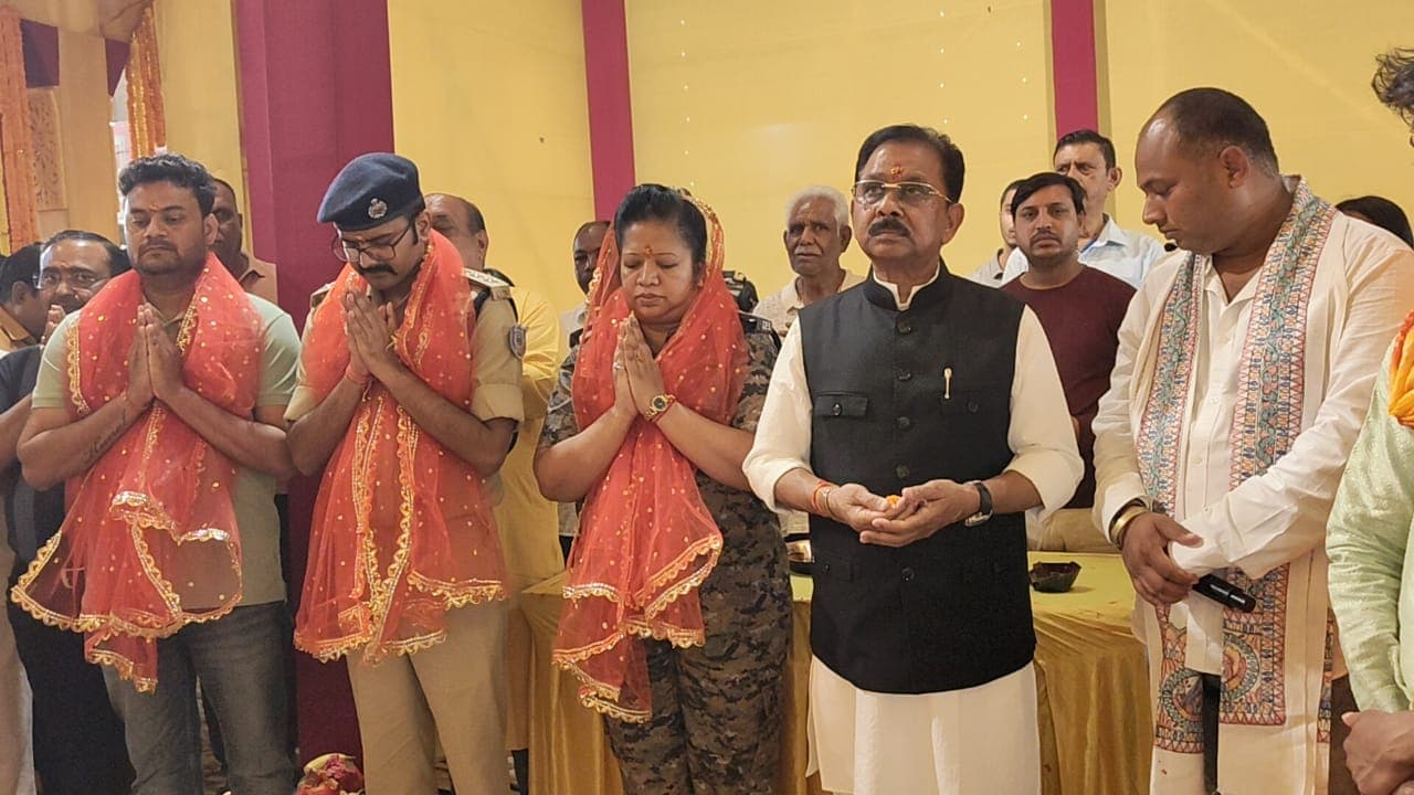 मिशन चौक में राम मंदिर की झलक, मां चंडी के दरबार में उमड़े श्रद्धालु मिशन चौक में राम मंदिर की झलक, मां चंडी के दरबार में उमड़े श्रद्धालु