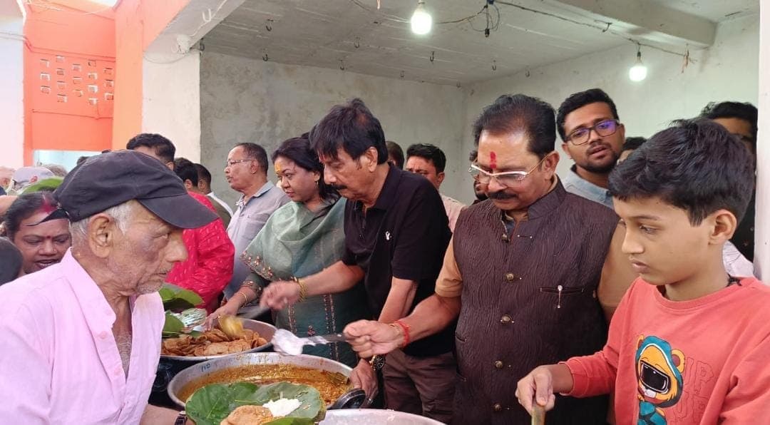 दुर्गाबाड़ी मंदिर में धीरज प्रसाद साहू ने मां दुर्गा के दरबार में टेका माथा दुर्गाबाड़ी मंदिर में धीरज प्रसाद साहू ने मां दुर्गा के दरबार में टेका माथा