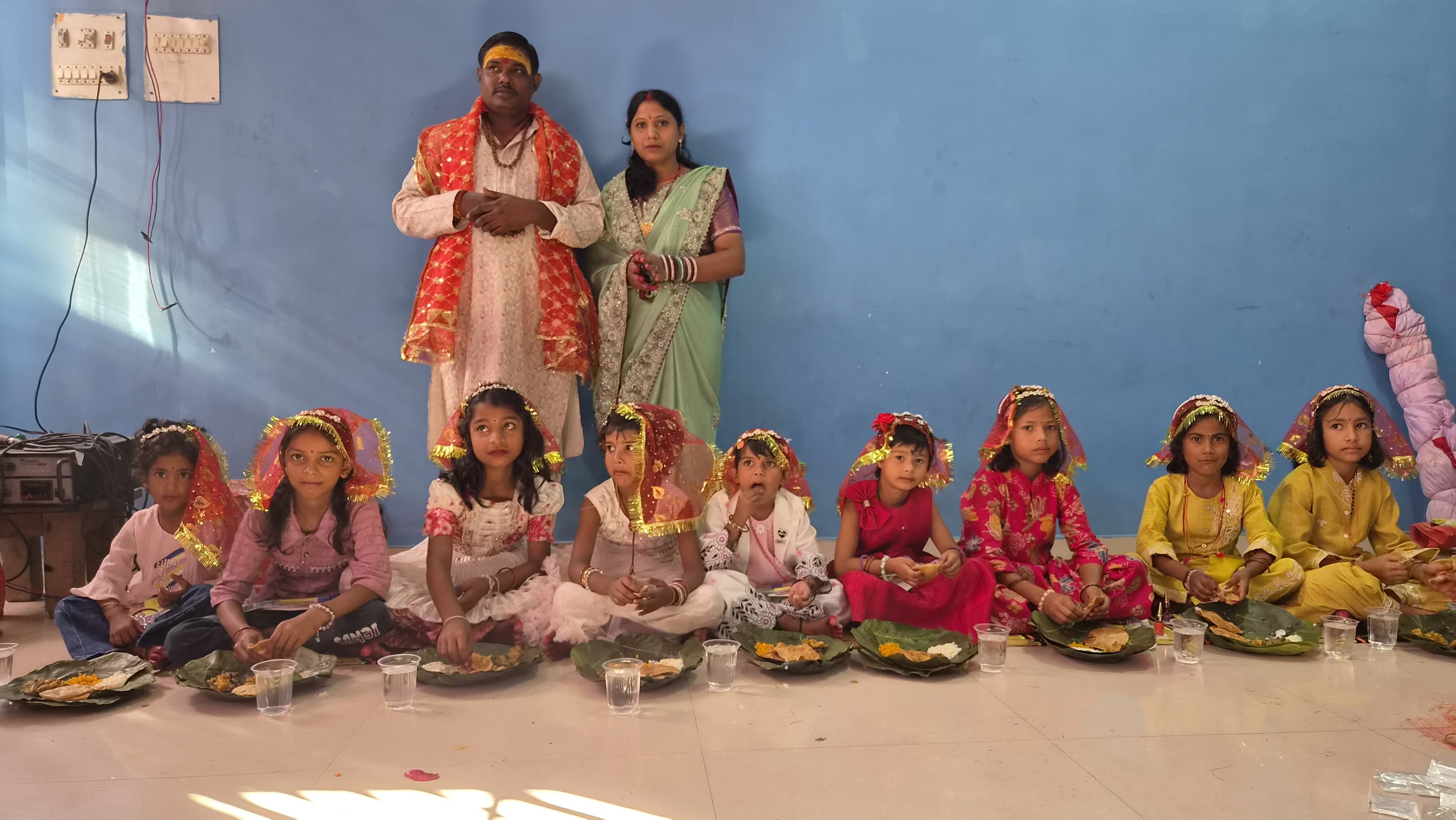 बरही पूजा पंडाल में लखन प्रसाद ने किया नव कन्या पूजन, भंडारे में श्रद्धालुओं को कराया प्रसाद ग्रहण बरही पूजा पंडाल में लखन प्रसाद ने किया नव कन्या पूजन, भंडारे में श्रद्धालुओं को कराया प्रसाद ग्रहण