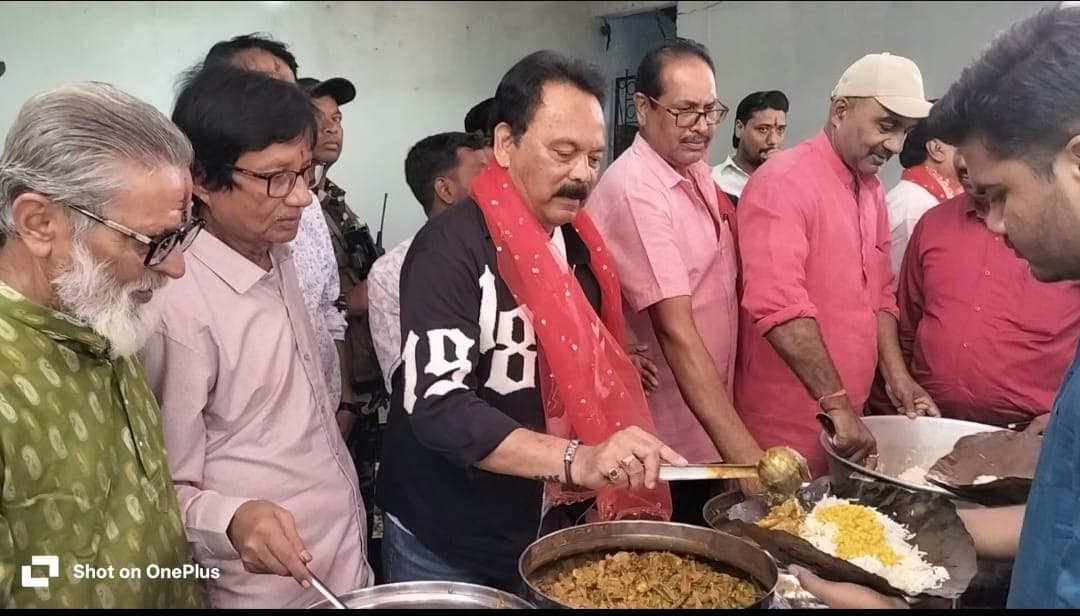 विजयादशमी पर दुर्गाबाड़ी में उमड़ा श्रद्धा का सैलाब, सांसद सुखदेव भगत ने किया भंडारे का शुभारंभ विजयादशमी पर दुर्गाबाड़ी में उमड़ा श्रद्धा का सैलाब, सांसद सुखदेव भगत ने किया भंडारे का शुभारंभ